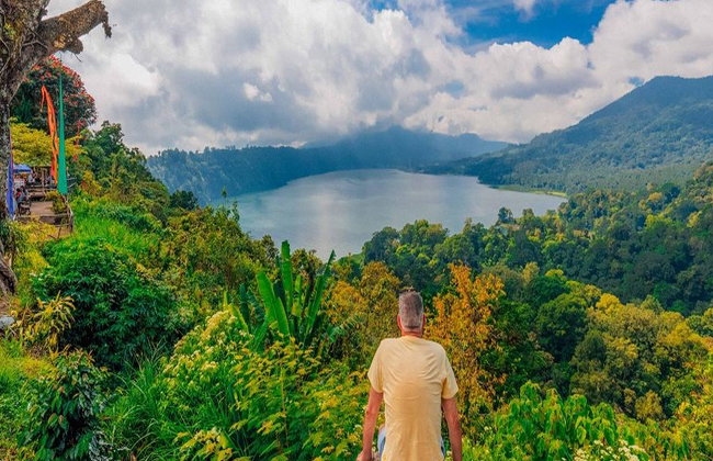 Twin Lakes, Handara Gate and Ulun Danu Bratan – Full-Day Trekking Tour - Photo 5